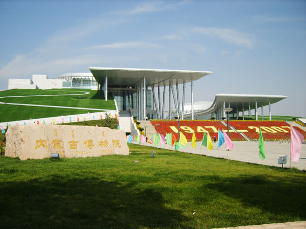 内蒙古博物馆铜门(图1)